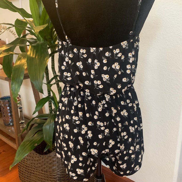 Romper - Picture 3 of 4